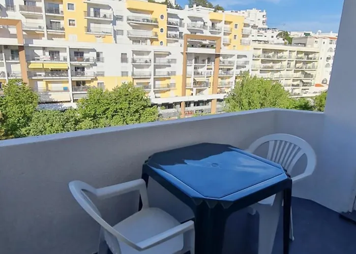 Апартаменти T1 Centro *